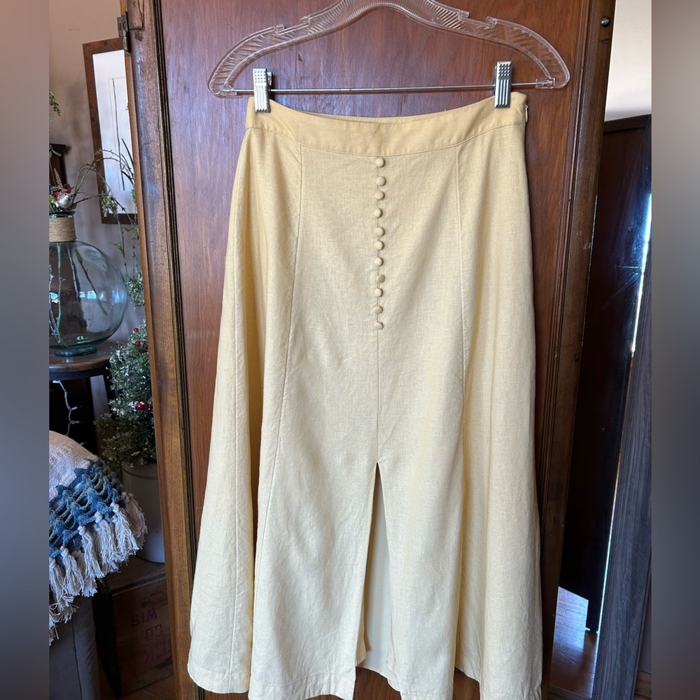 NWOT Banana Republic Linen Midi Skirt. Size 4.